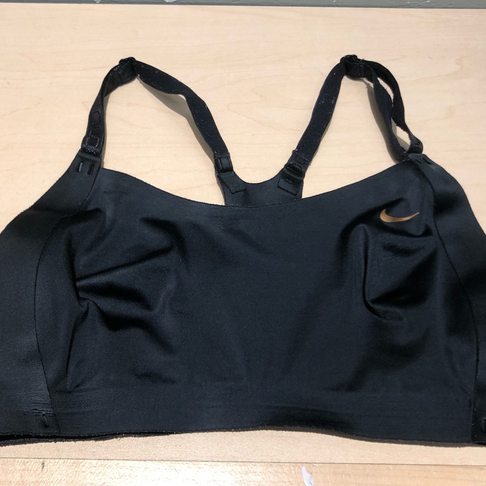 black nike sports bra